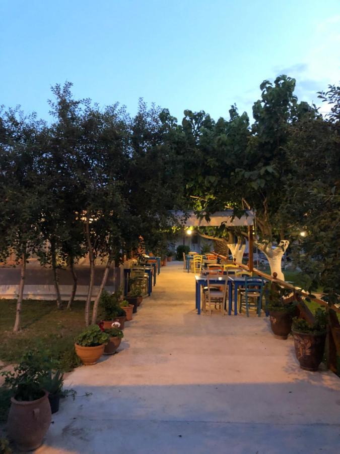 Gregory'S Village Плати Екстериор снимка